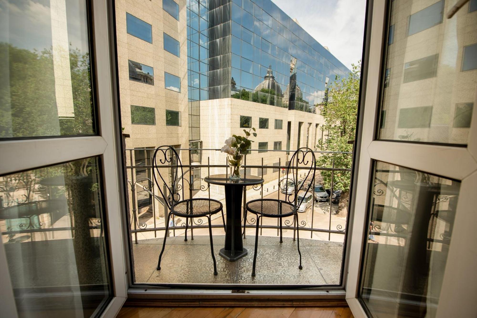 Centrally Located 2Br Apartment With Balcony & Unique Design بوخارست المظهر الخارجي الصورة